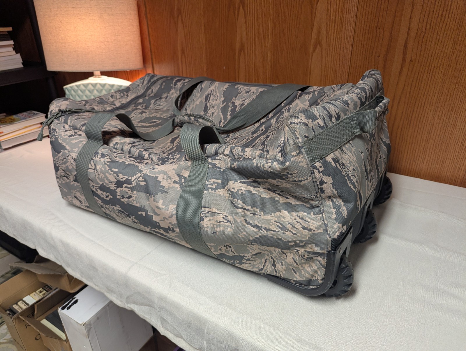 USAF ABU TIGER STRIPE LARGE DUFFEL BAG W/ WHEELS SUITCASE LUGGAGE MILITARY 32X24