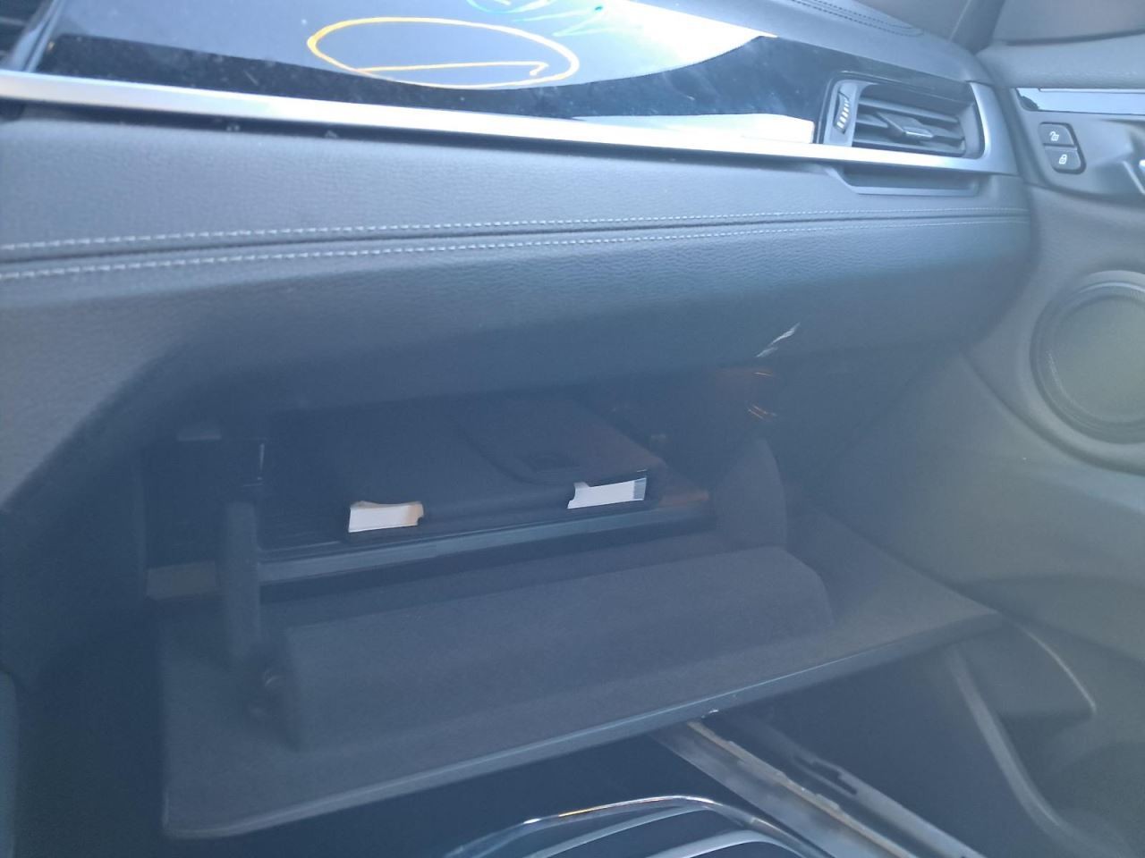 X1        2020 Glove Box 4899117
