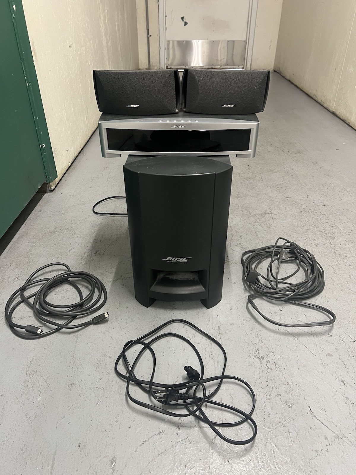 BOSE AV3-2-1 II Media Center PS3-2-1 II Powered Speaker System Bundle No Remote