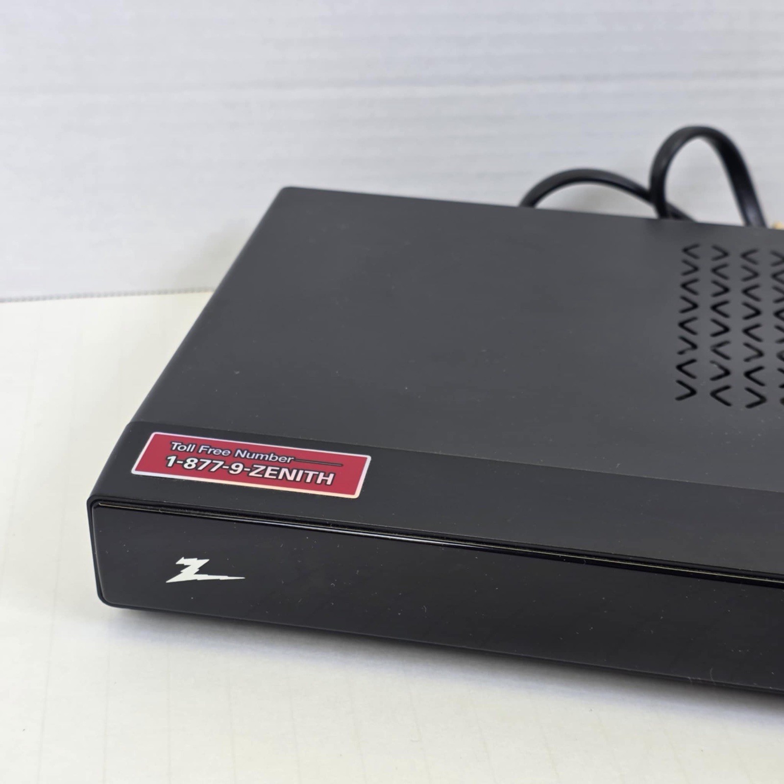 Zenith Digital TV Tuner Converter Box Model DTT901 With Remote