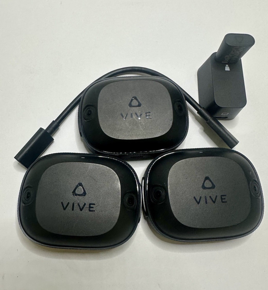 HTC Vive Ultimate Tracker 3 in 1 - Full Body Tracking VR - VR Chat - No Mounts