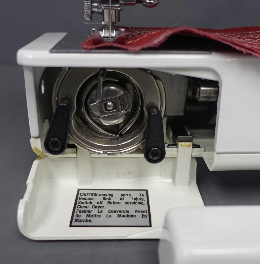 WHITE 1418 Sewing Machine 13-Stitch w/ Manual/Case Tested