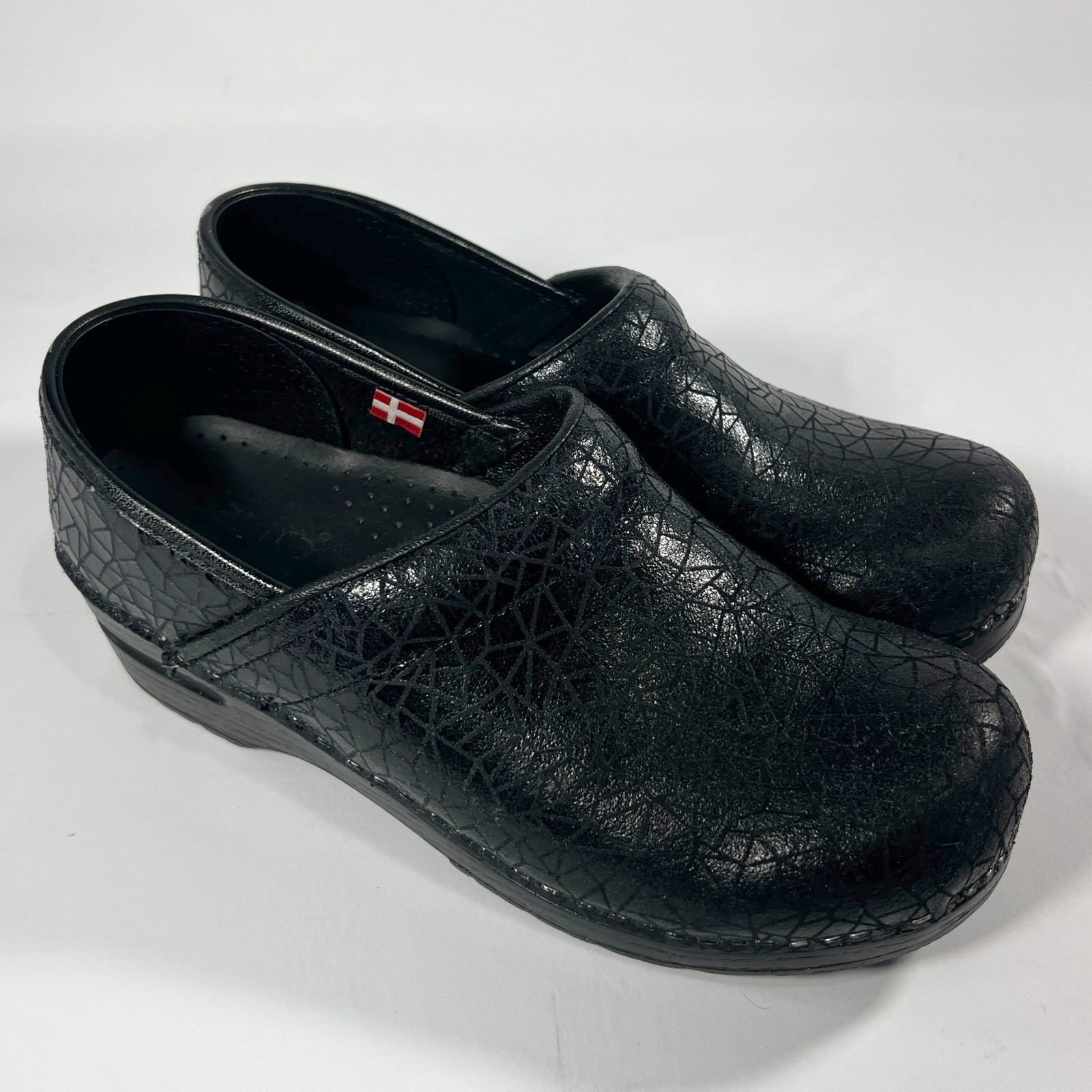 Sanita Black Scribble Mosaic Leather Clogs Nursing Work Shoes Womens Size 39 / 8