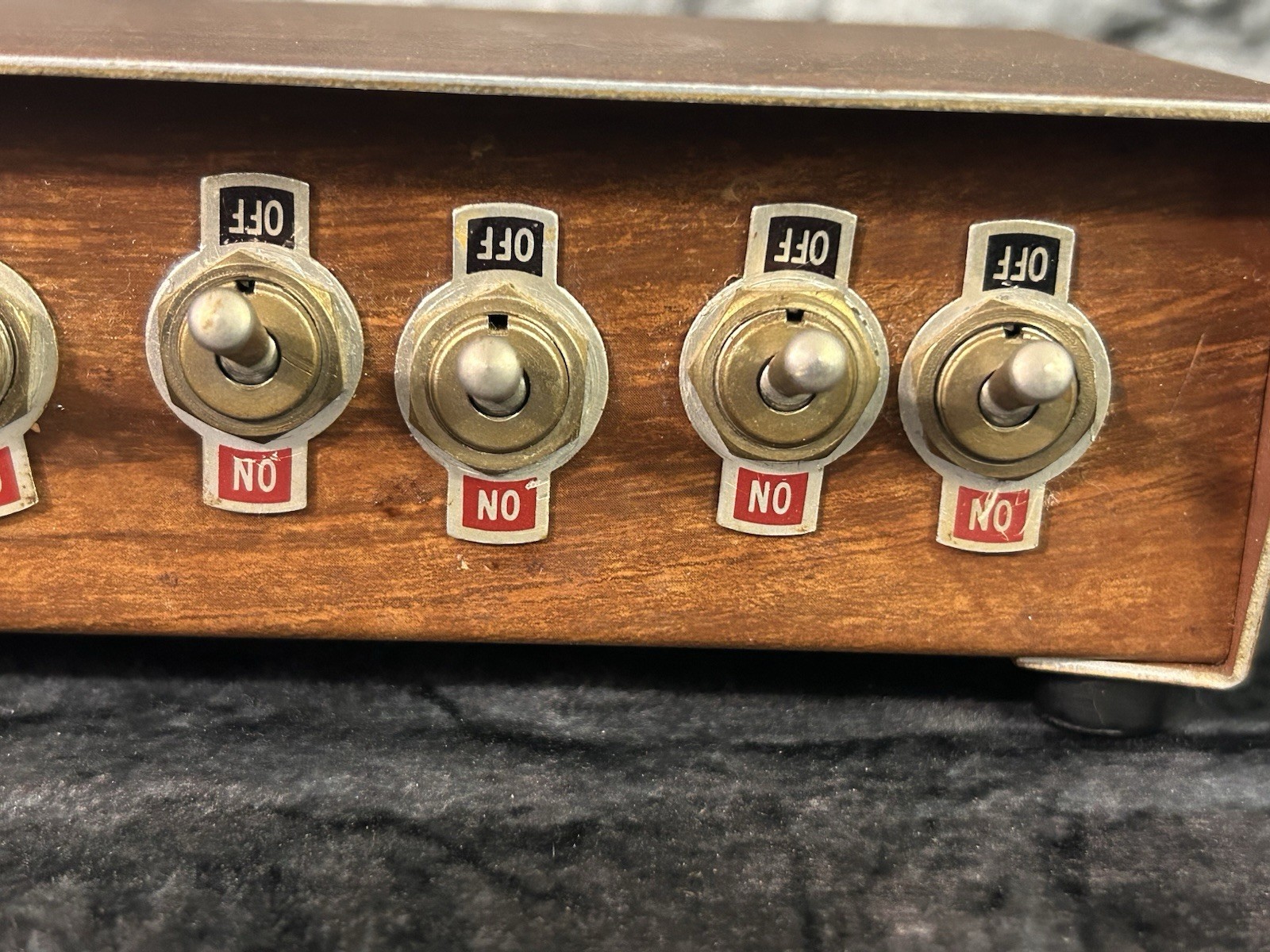 6 Switch Stereo Loop Lopping Box