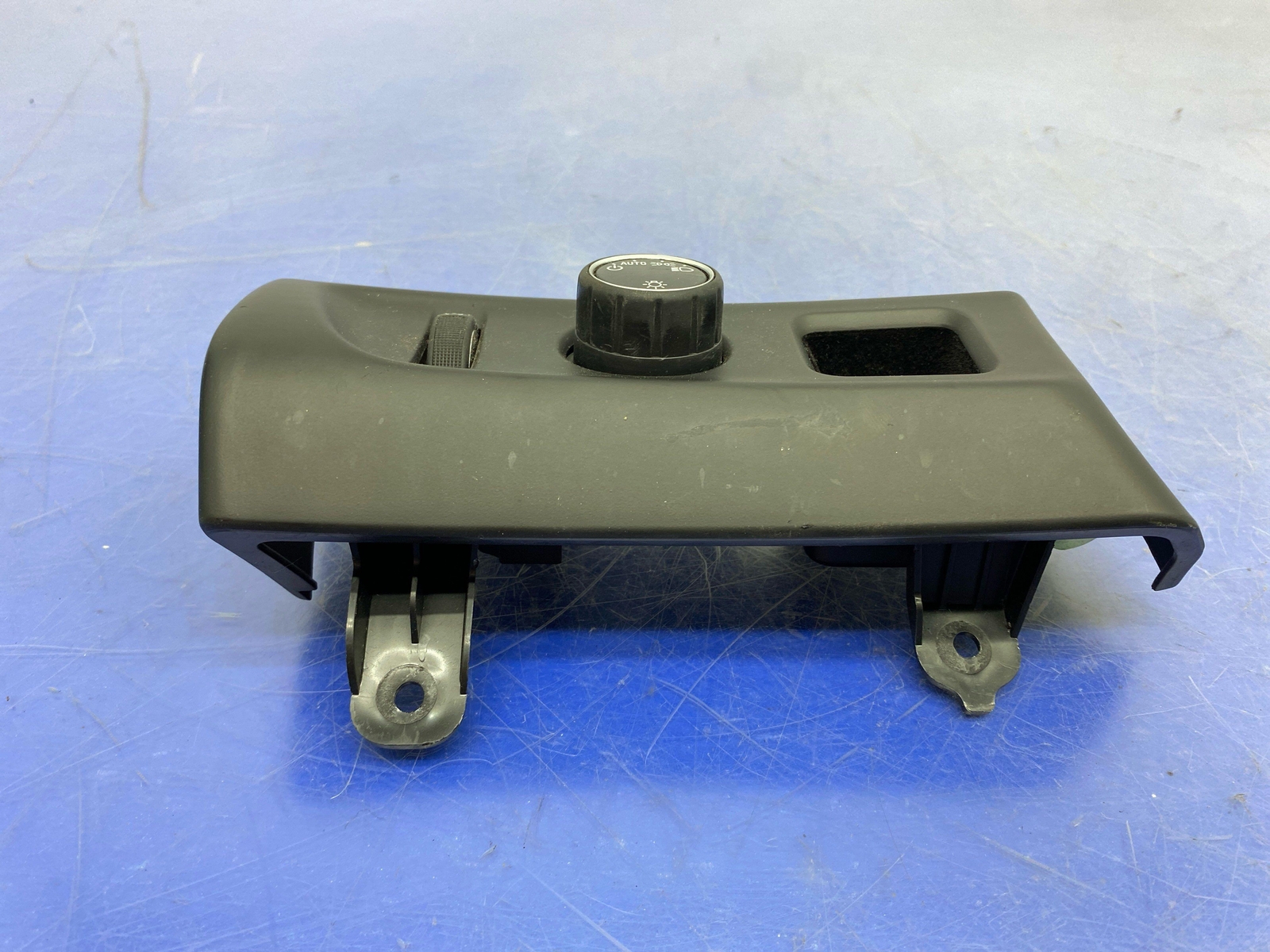 2015 - 2020 CADILLAC ESCALADE OEM FRONT LEFT HEADLIGHT SWITCH W/ TRIM | BLACK