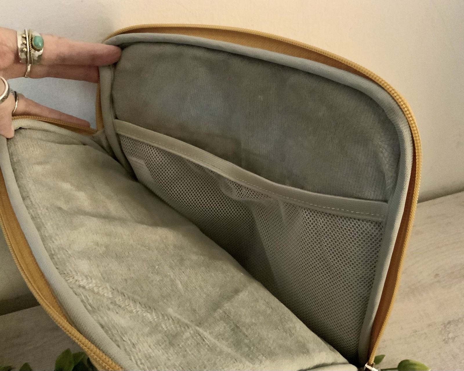 UBRAND PADDED ZIP TECH CASE