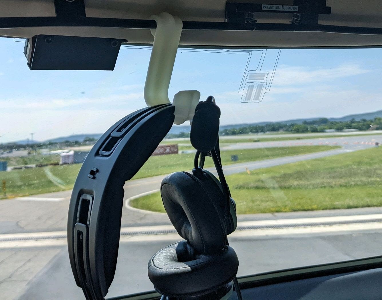 Aviation Headset Hook for A320/321 and CRJ