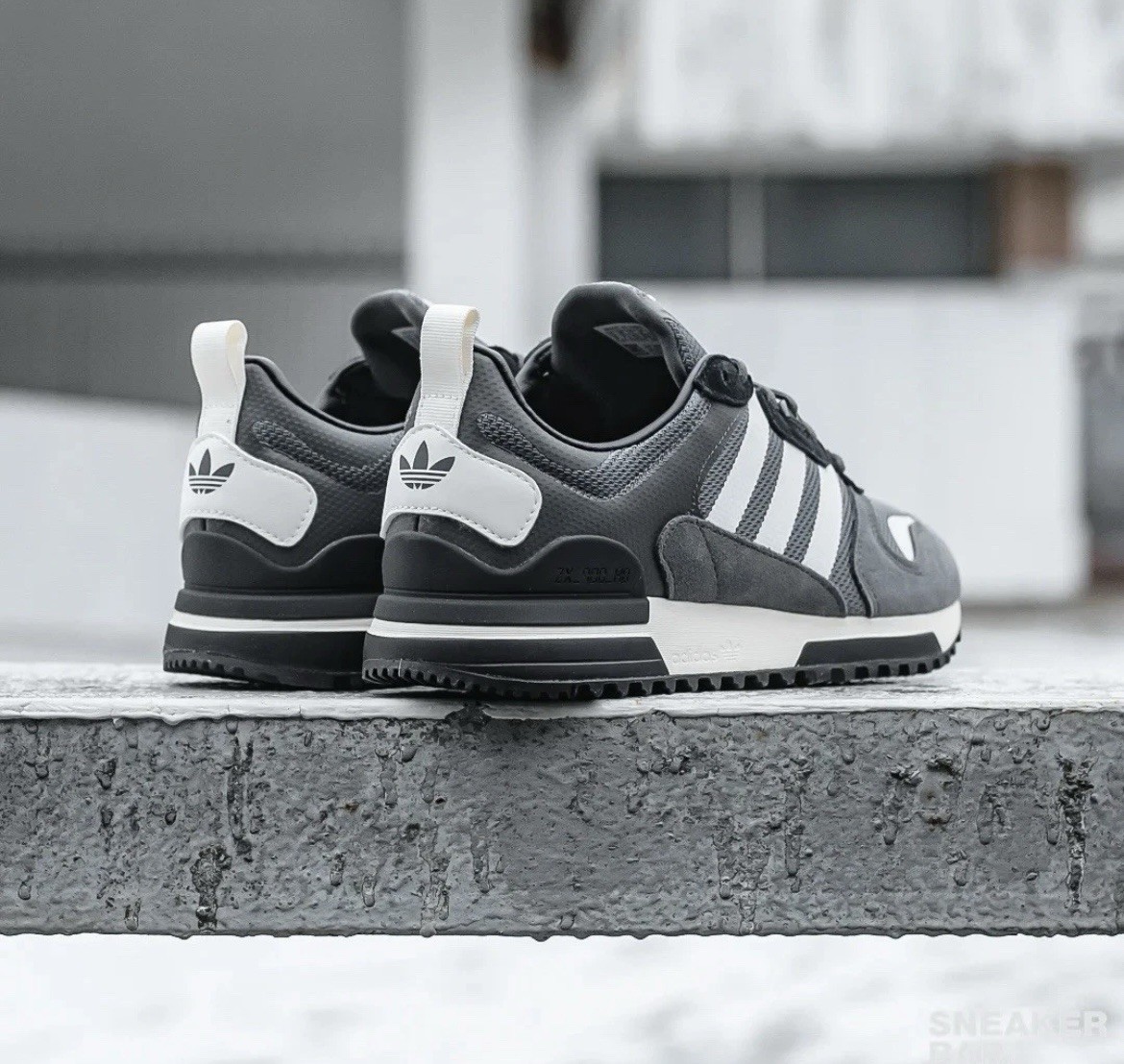 Adidas Original ZX 700 HD Men’s Running Shoe Athletic Sneaker Gray Footwear NEW