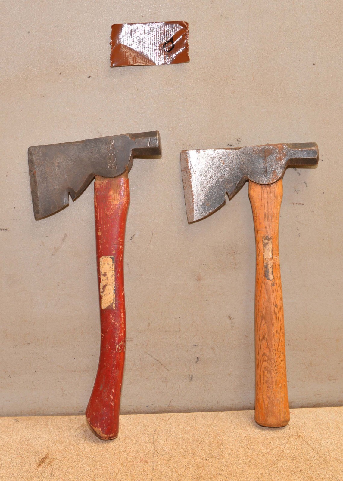 2 True Temper axe hatchet flint edge No TFH carpenters bench vintage tool lot J8