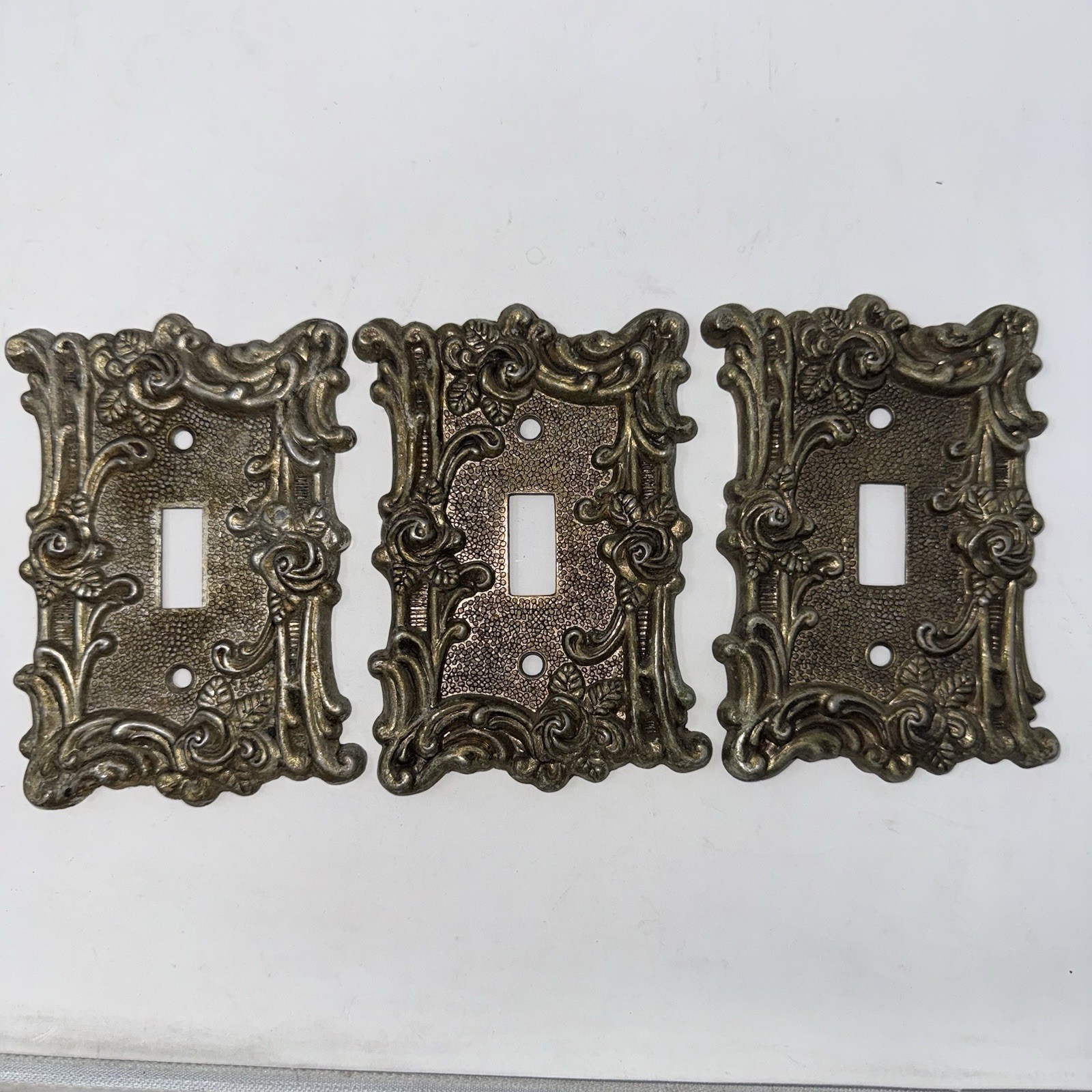 3 VTG American Tack 60T 1967 Aged Ornate Floral Brass Wall Light Switch Covers