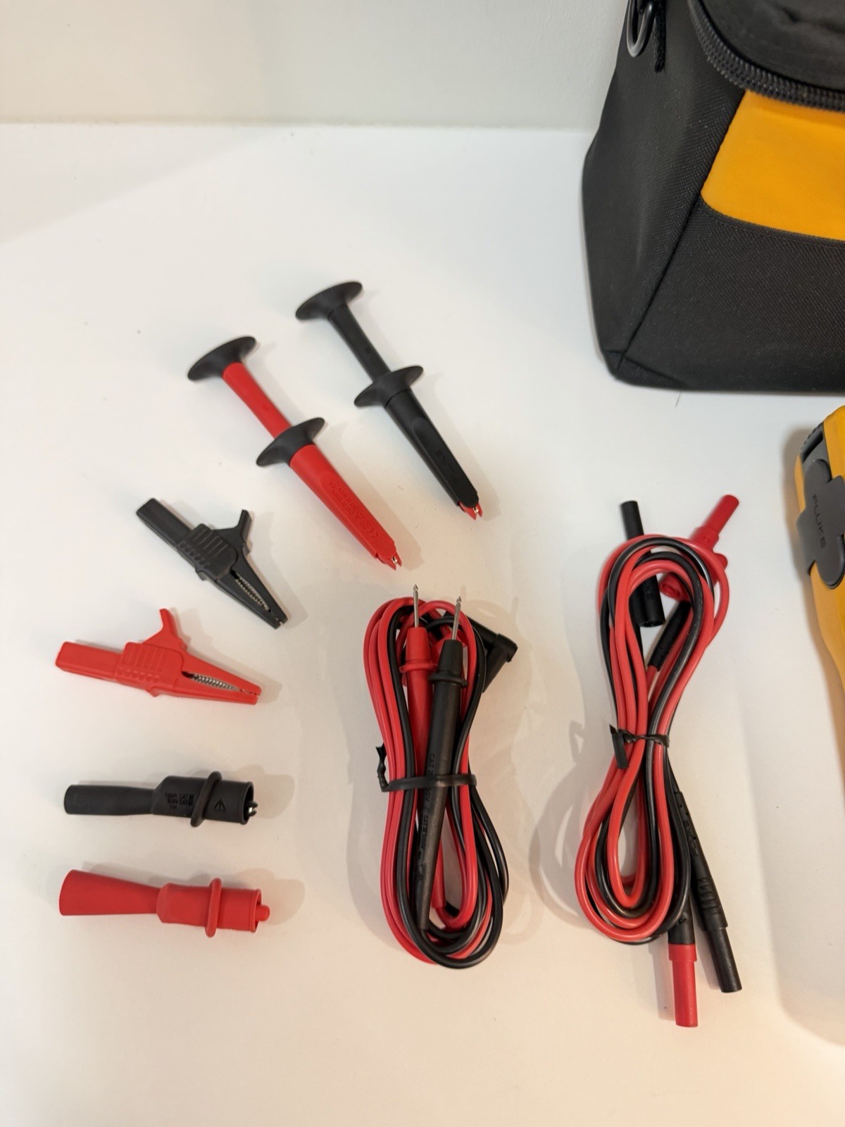 FLUKE 753 DOCUMENTING PROCESS CALIBRATOR W/ ACCESSORIES -FREE SHIPPING (TESTED)