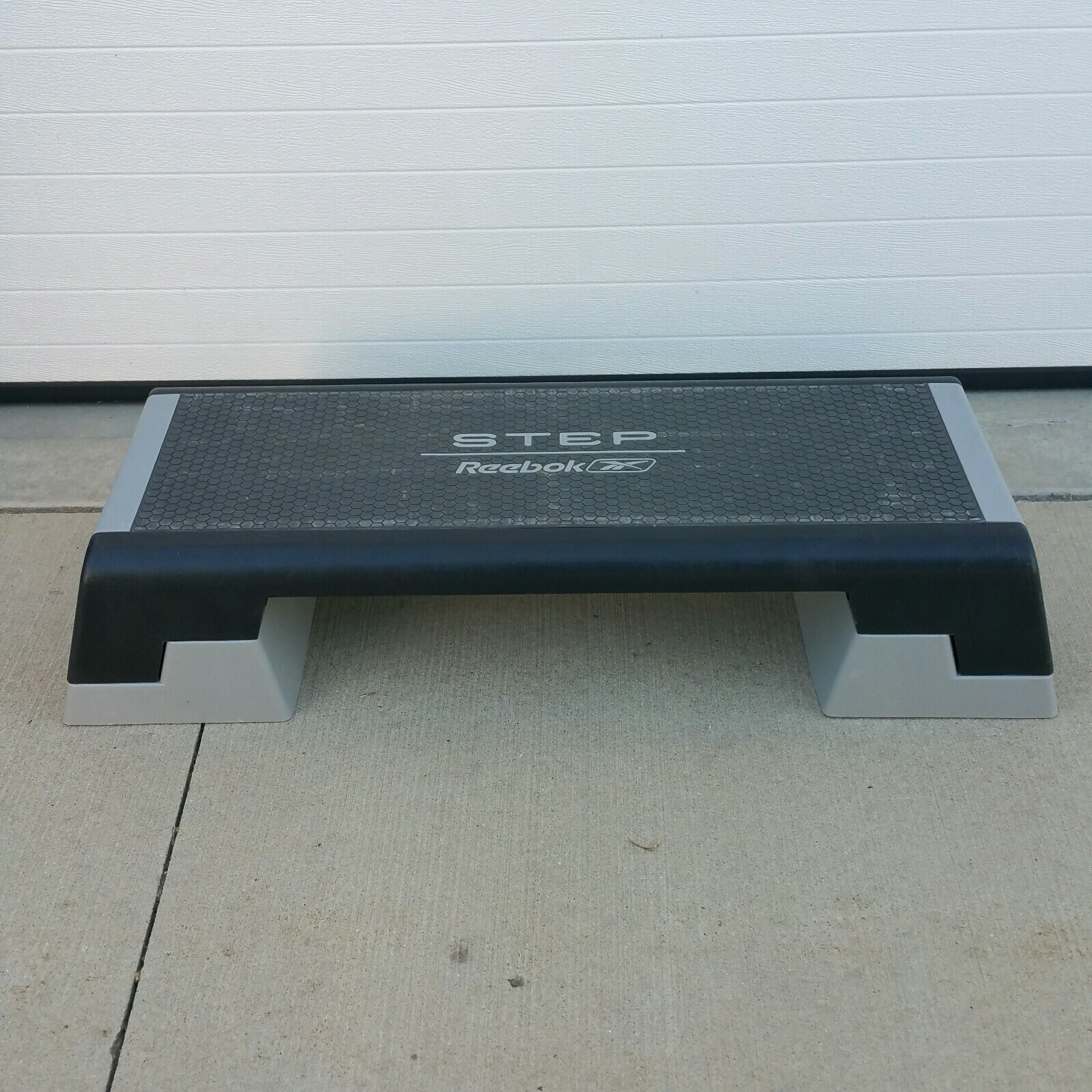 Reebok Aerobics Step Cardio Workout Stepper w/Adjustable Risers 6" 8" 10" height