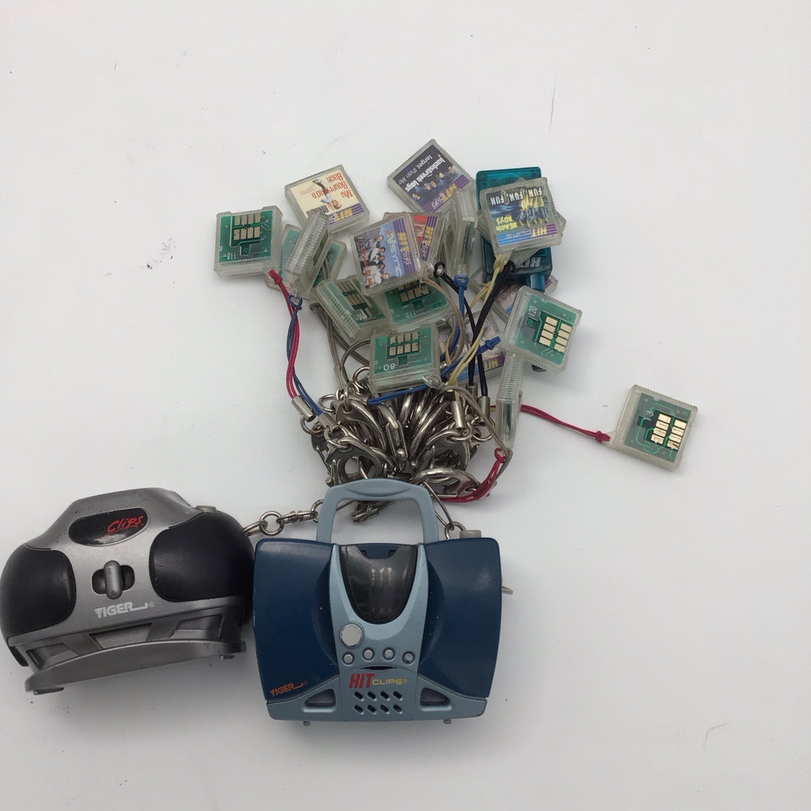 UNTESTED Vintage 2000 Hit Clips Boom Box Radio Player 18 Music Cartridges