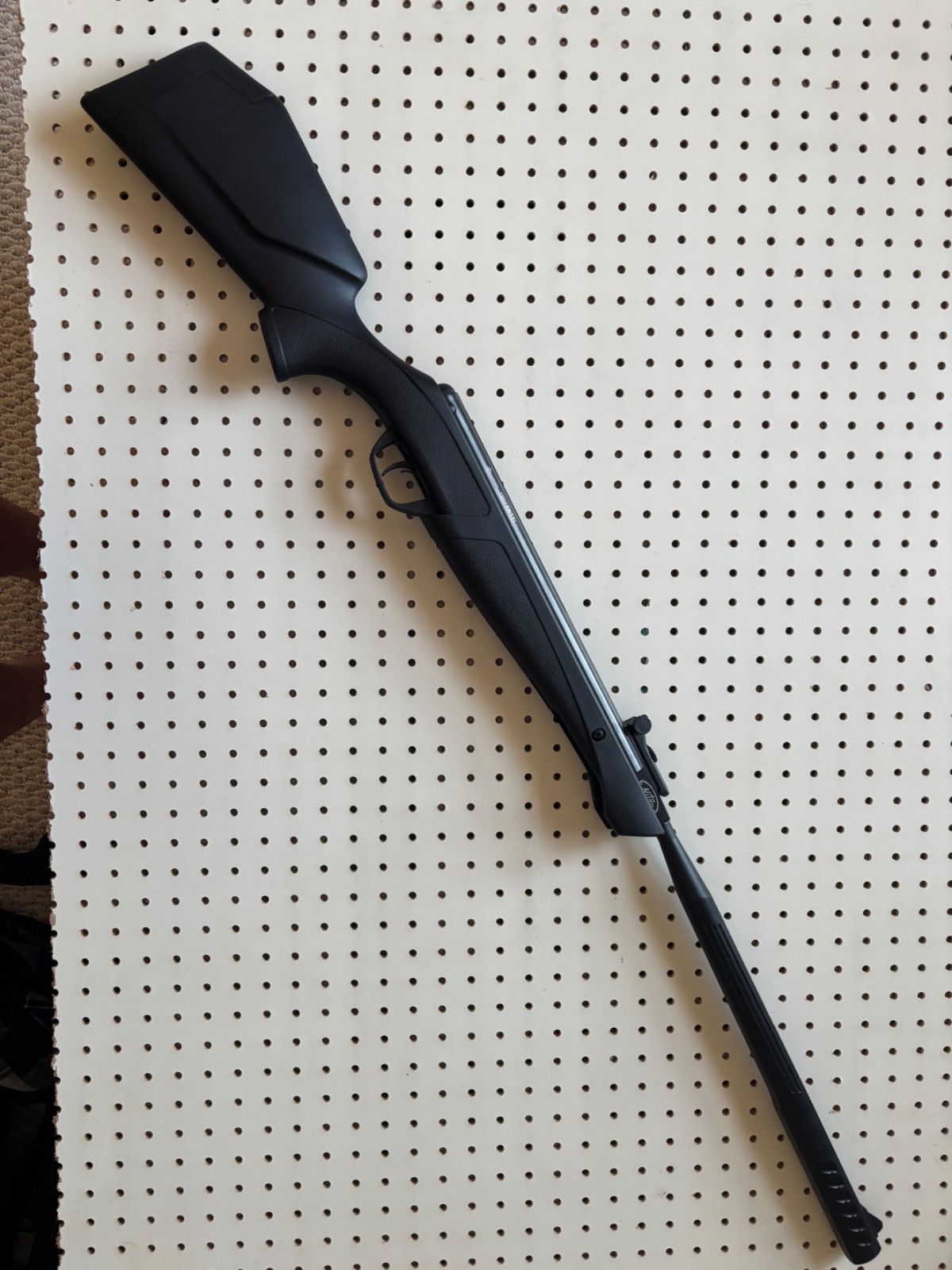 crossman shockwave quiet fire .22 cal 950 fps w/ pellets, scope,  and pen loader