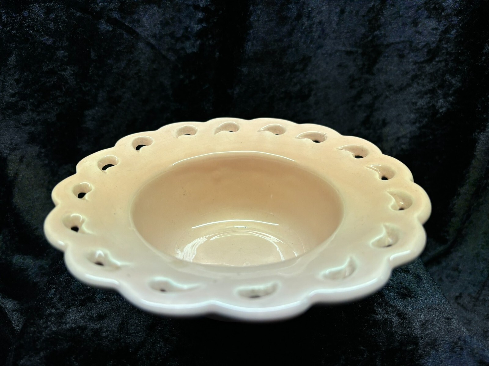USA California Pottery Pink Candy/Trinket Dish L48 Scalloped Lace Rim