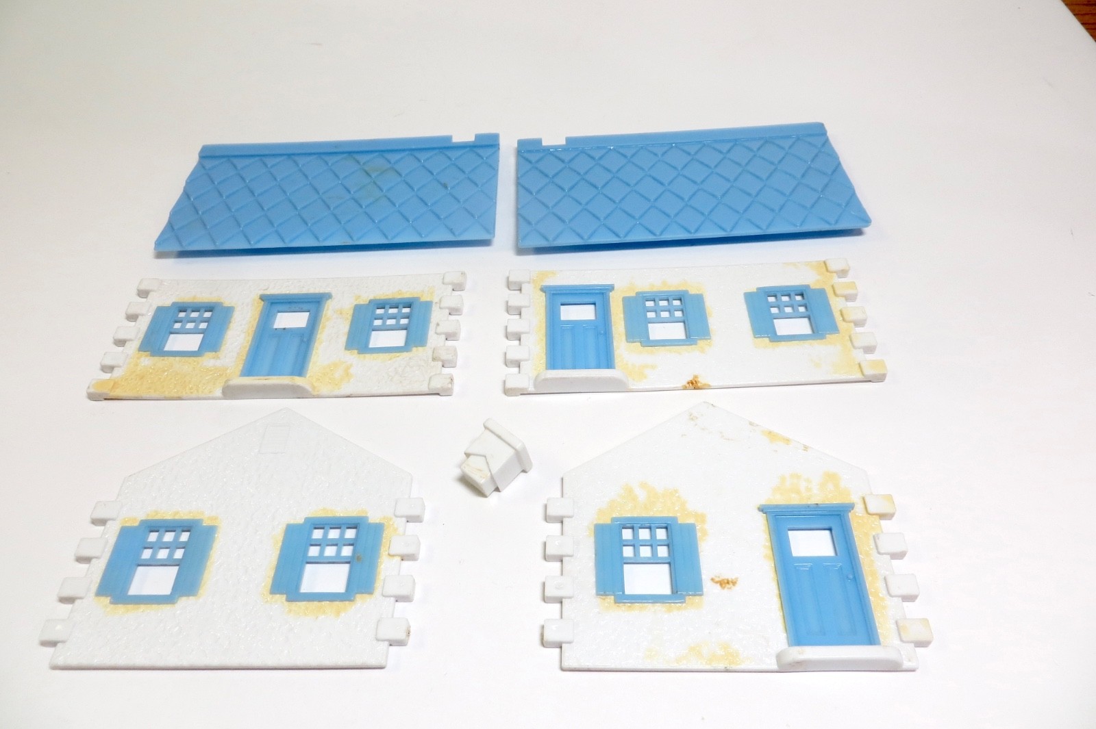 Plasticville Cape Cod House (3) Unbroken Complete
