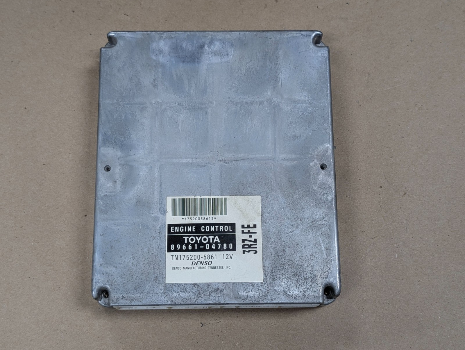 2001 01 Toyota Tacoma 2.7 AT Engine Computer Control Module ECM ECU 89661-04780