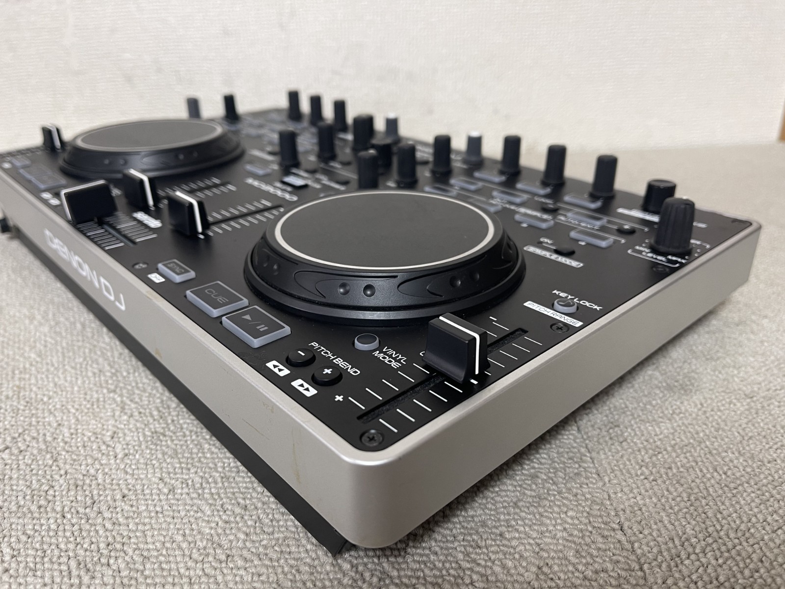 Denon DJ MC2000 2-Channel DJ Controller Black with USB Cable Tested & Working
