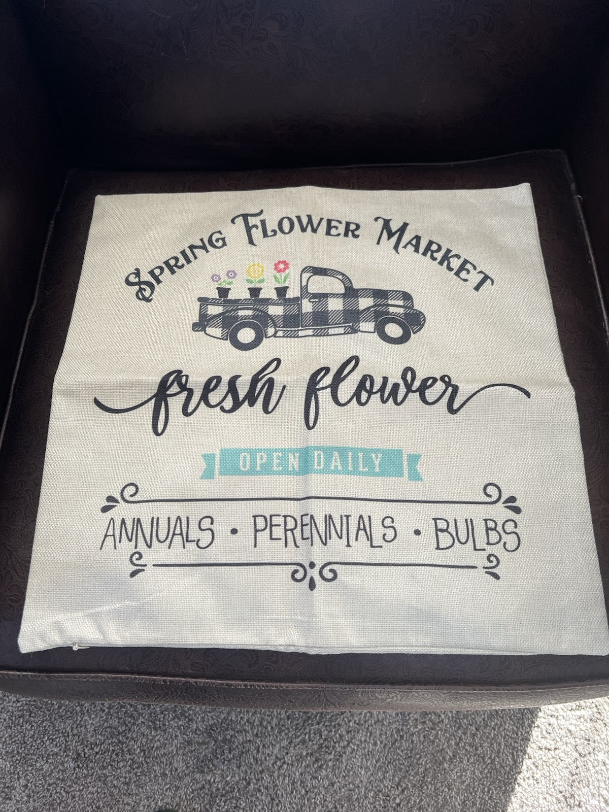 Pillow Cover Spring Flower Market Burlap 17.5 X 17.5 Zip Close