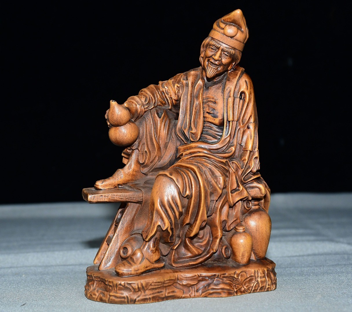 Exquisite Small Leaf Boxwood Jigong Ornament