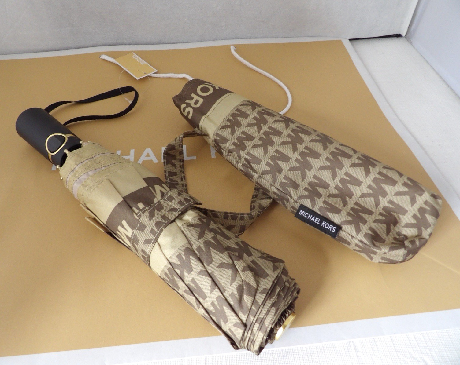 NWT Authentic MICHAEL KORS Brown, Beige Logo Women's Umbrella