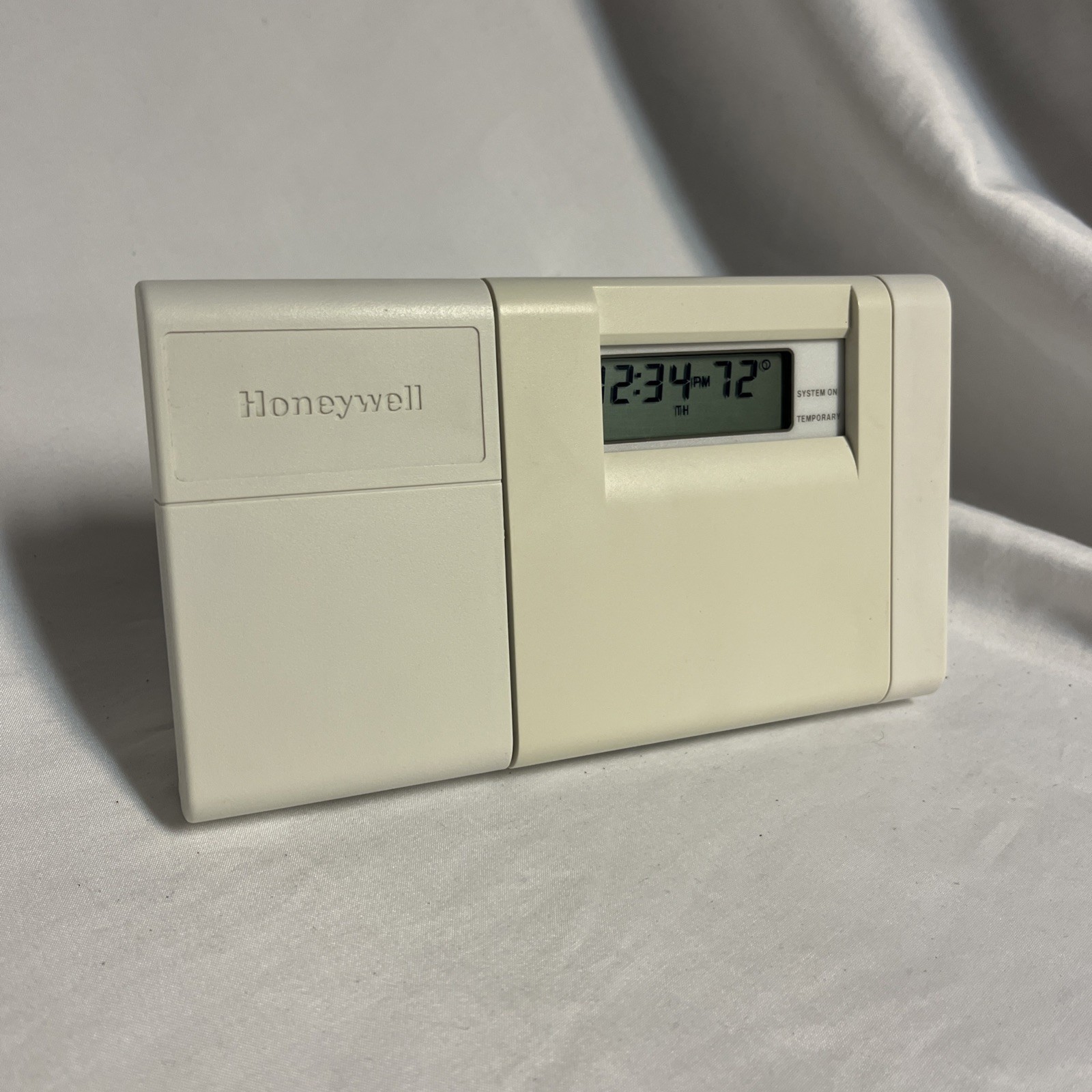 Honeywell T8112D1005 5-2 day Programable Thermostat White T8112B 32002418-001