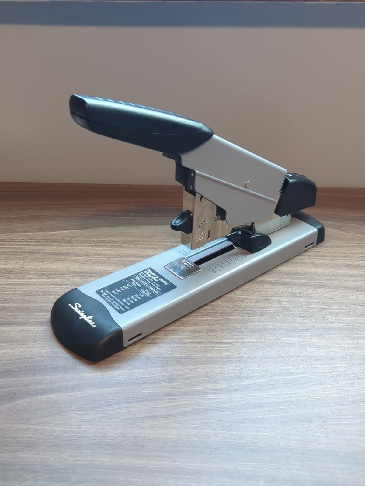 Swingline  Heavy-Duty Stapler 160-Sheet Capacity 39005