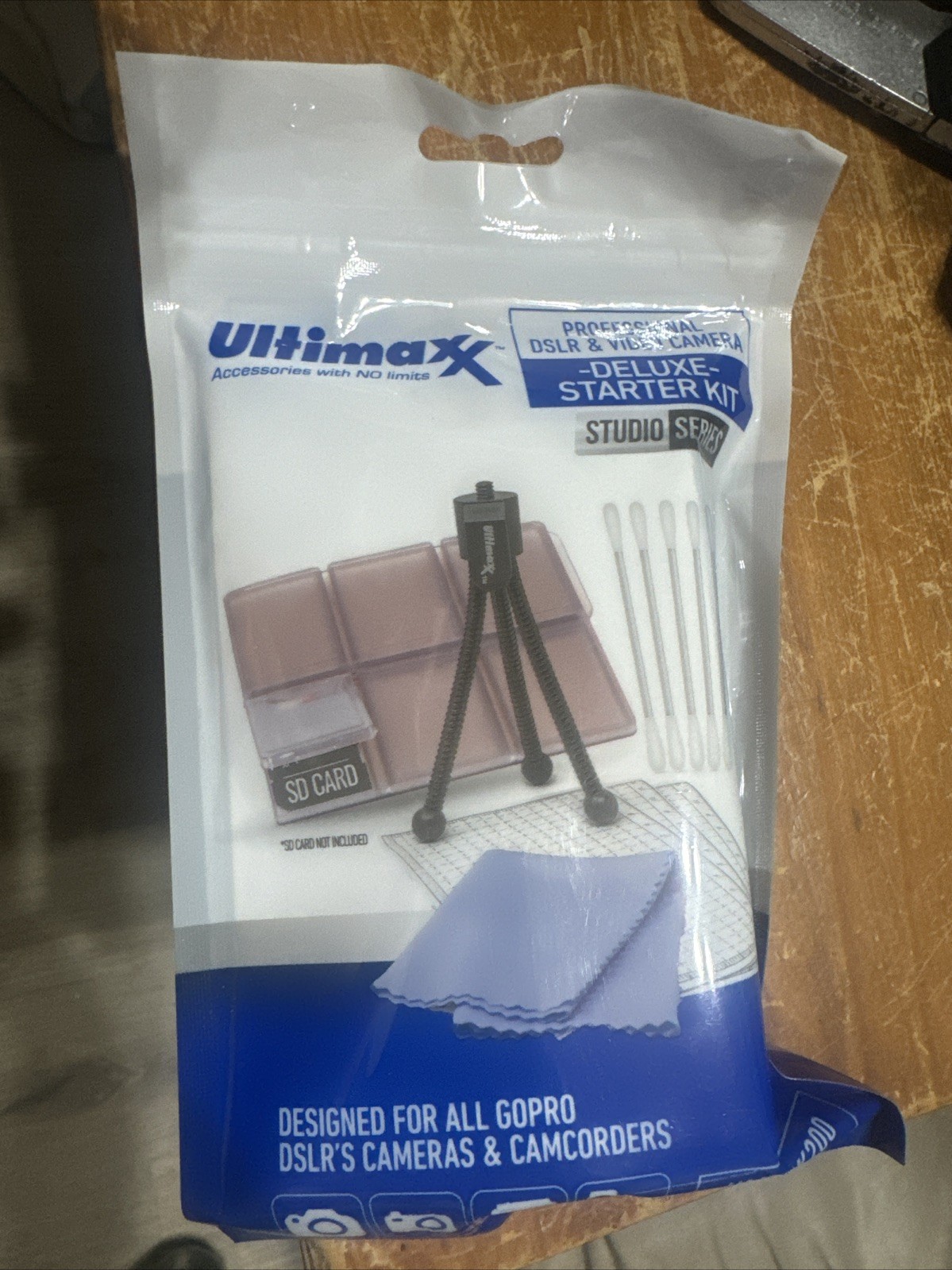 Ultimaxx Deluxe DSLR and Camcorder Starter Kit UM-SK200
