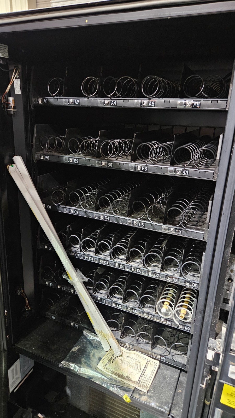 READ DESCRIPTION~Crane National 721D Refridgerated Chilled Snack Vending Machine