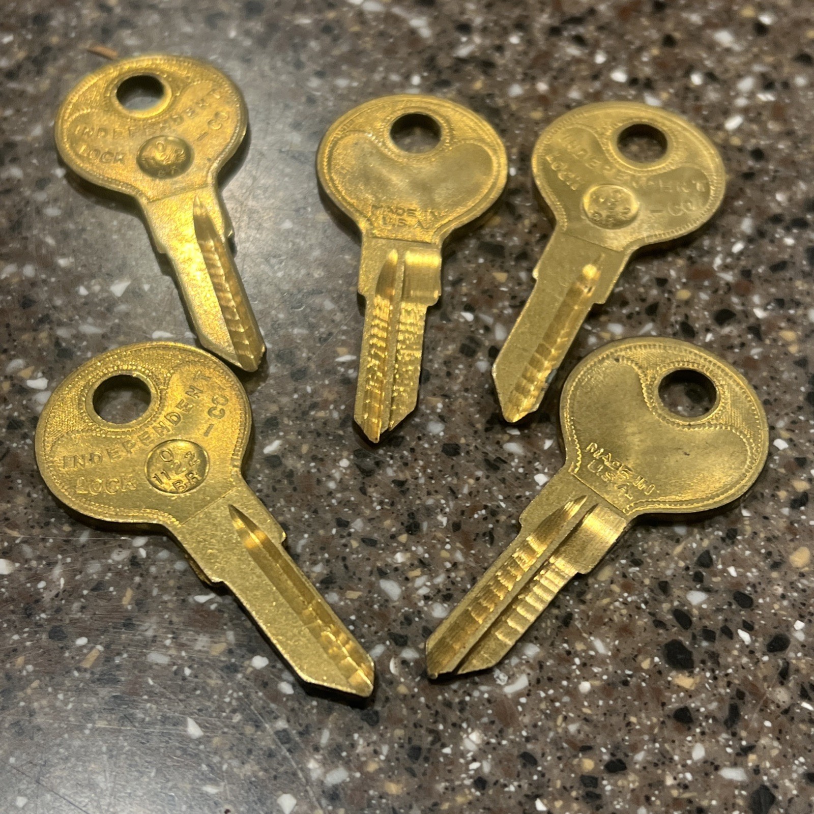 5x Ilco 01122BR Key Blanks fits some Yale, Arco, Dee Zee Locks Brass Vintage NOS
