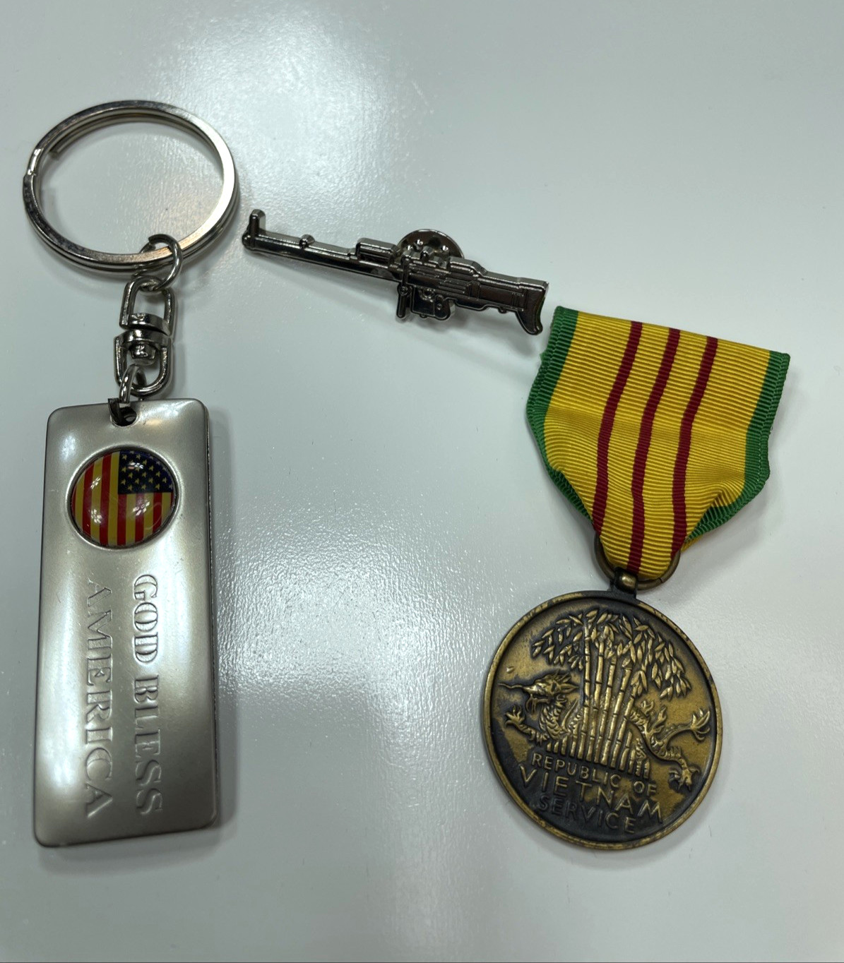 Lot VTG US Vietnam War Service Medal, Rifle Hat Pin, God Bless America Keychain