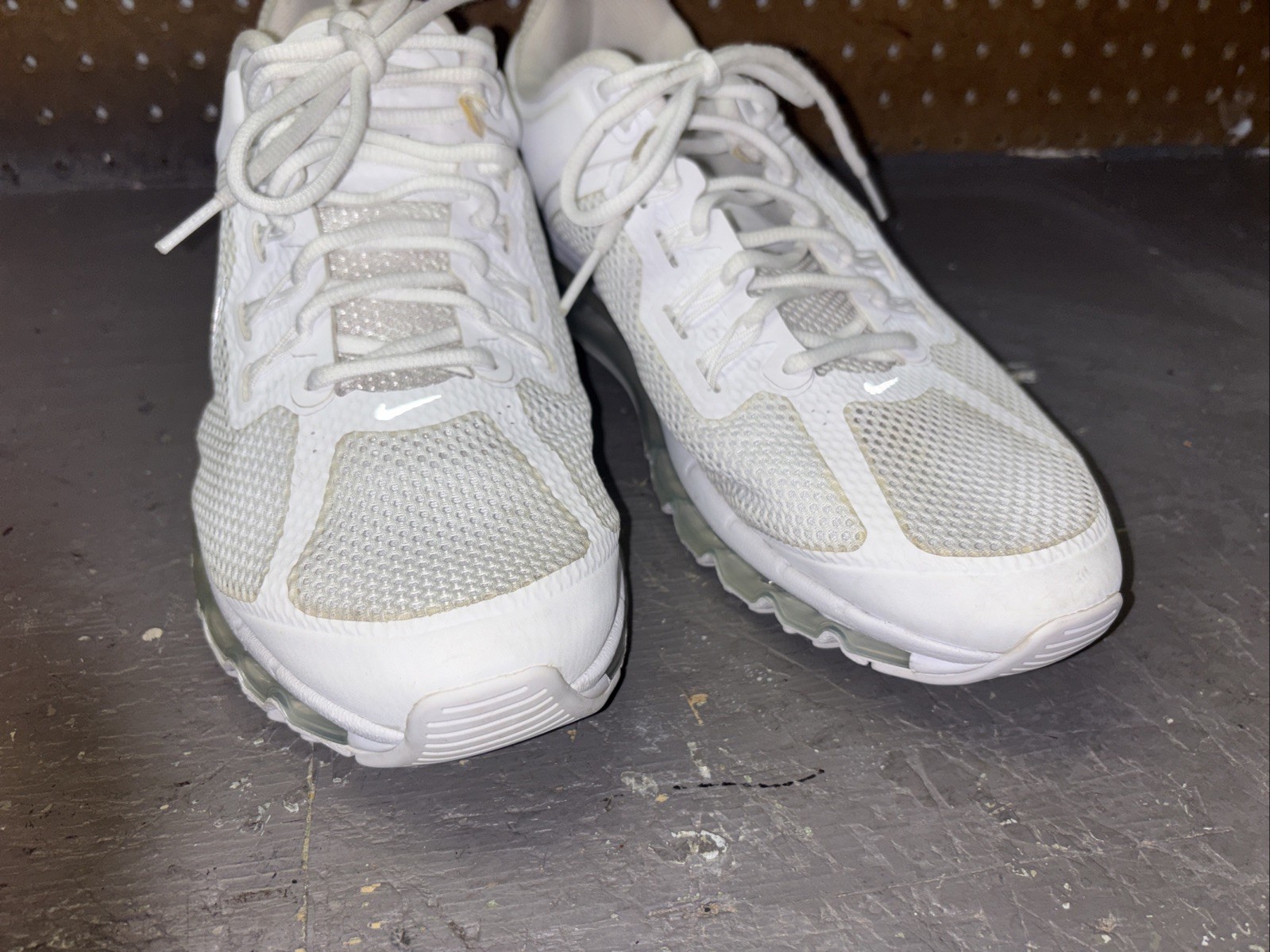Men’s Nike Air Max Size 13 White/Metallic Silver