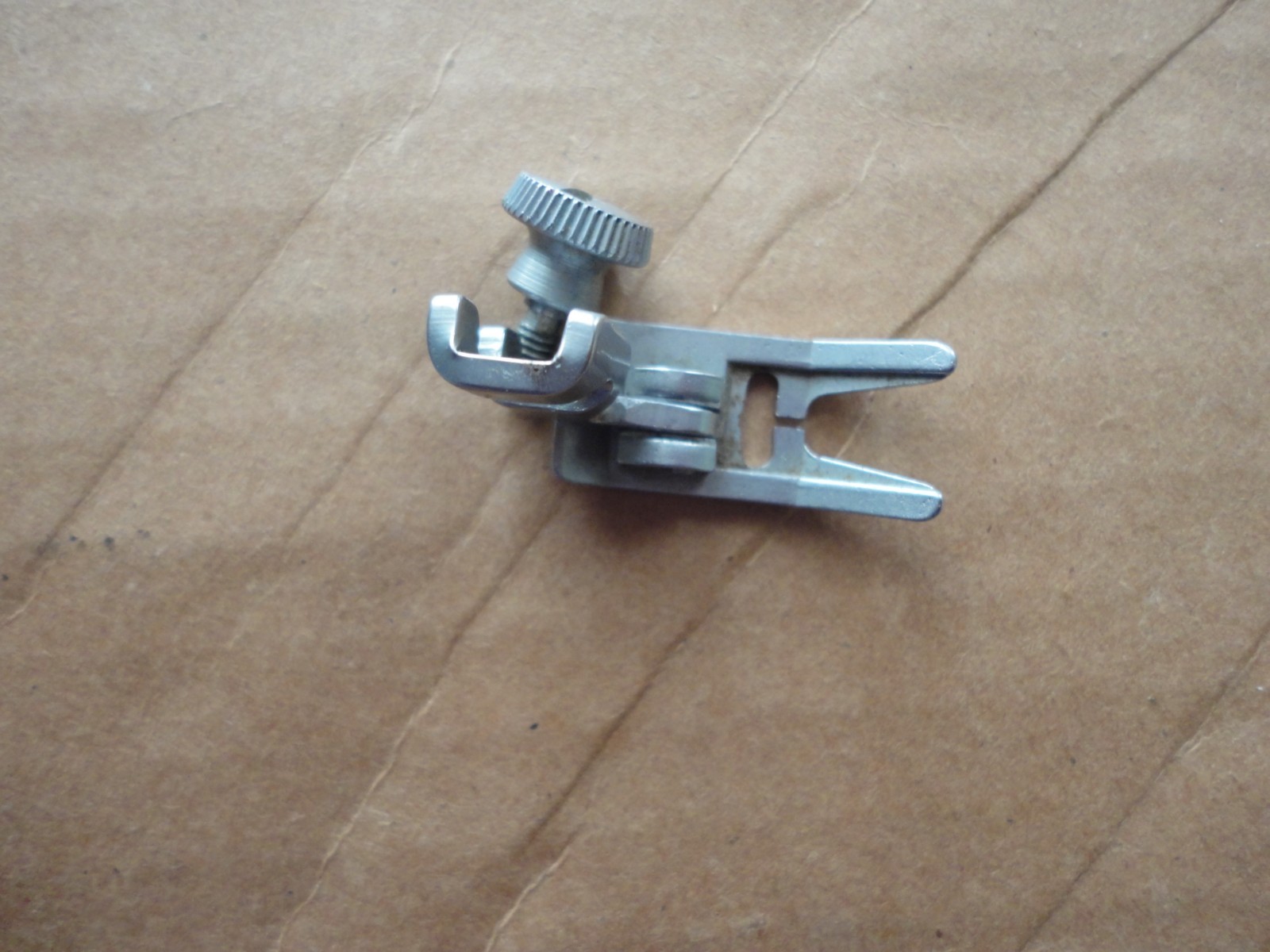 Singer Starlet 495 Sewing Machine 495 PRESSER FOOR and SCREW.