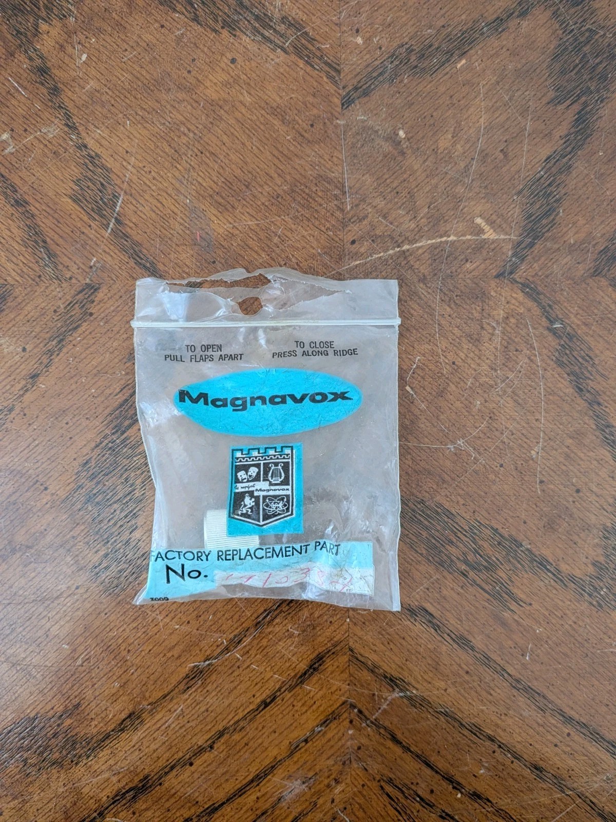 Magnavox 141038-1 Radio Knob