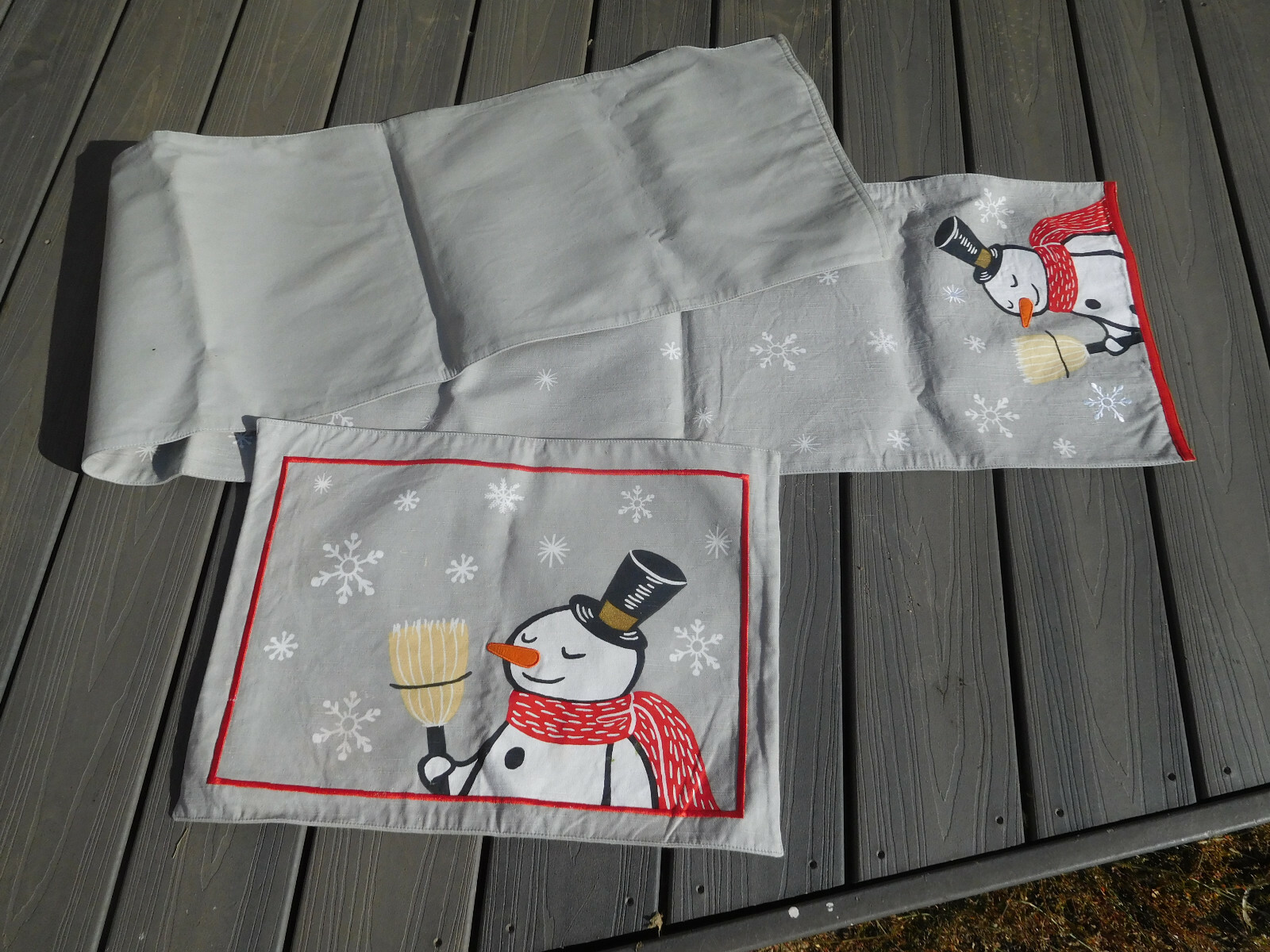 Vintage Linen Christmas Placemats & Table runner  ~  Free Shipping~
