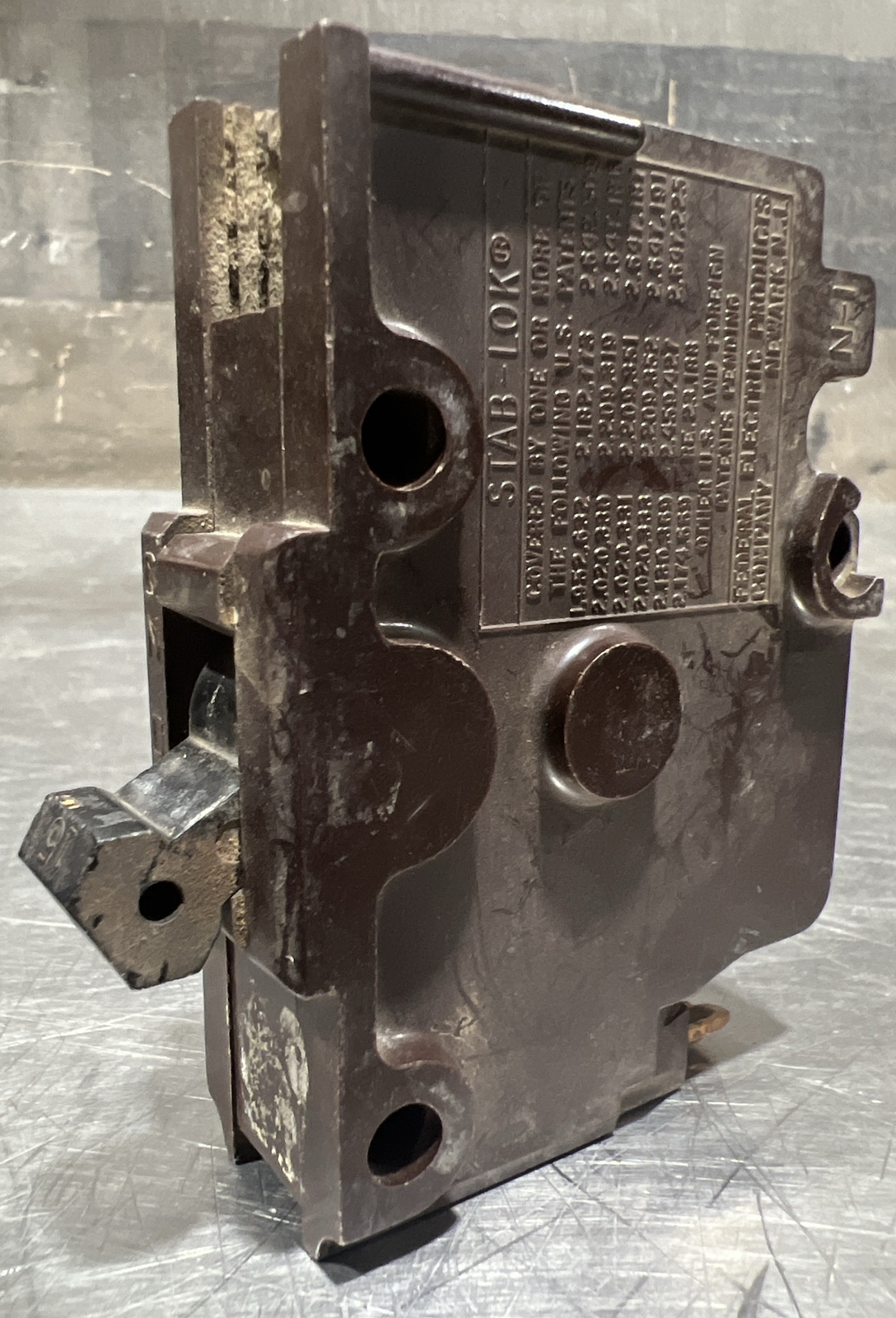 Federal Electric F3815-Z-1 Circuit Breaker 15AMP 1 Pole Stab-Lok Series Used
