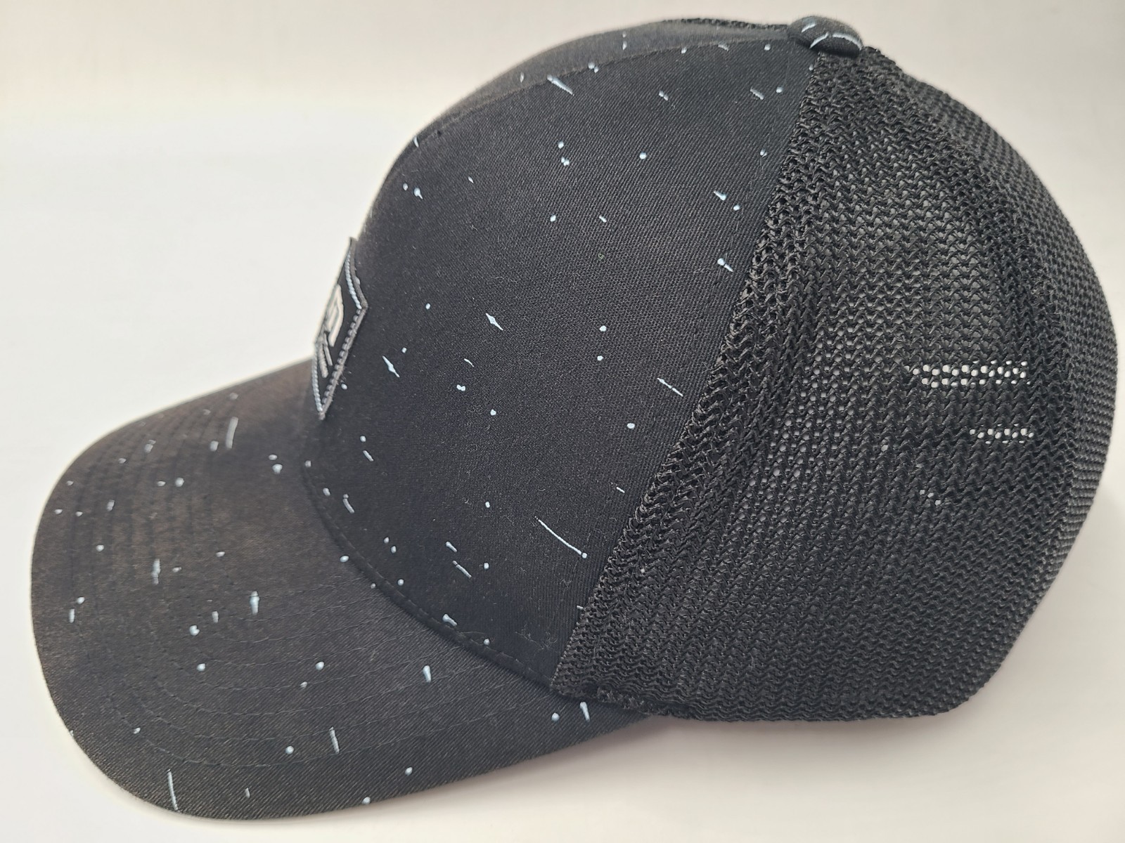 Travis Mathew Golf Speckled Mesh Trucker Snapback Hat Cap Polyester Blend Black