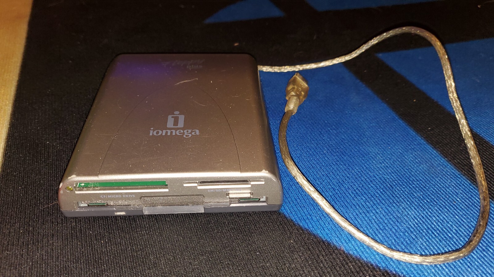 IOMEGA Hub Floppy External Drive + 7-in-1 Floppy Plus CRE-01A