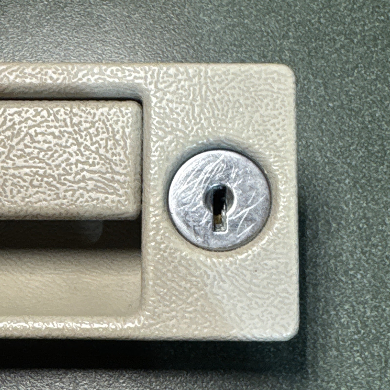 1996 Cadillac Deville Glovebox Glove Box Compartment Handle Latch Shale No Key