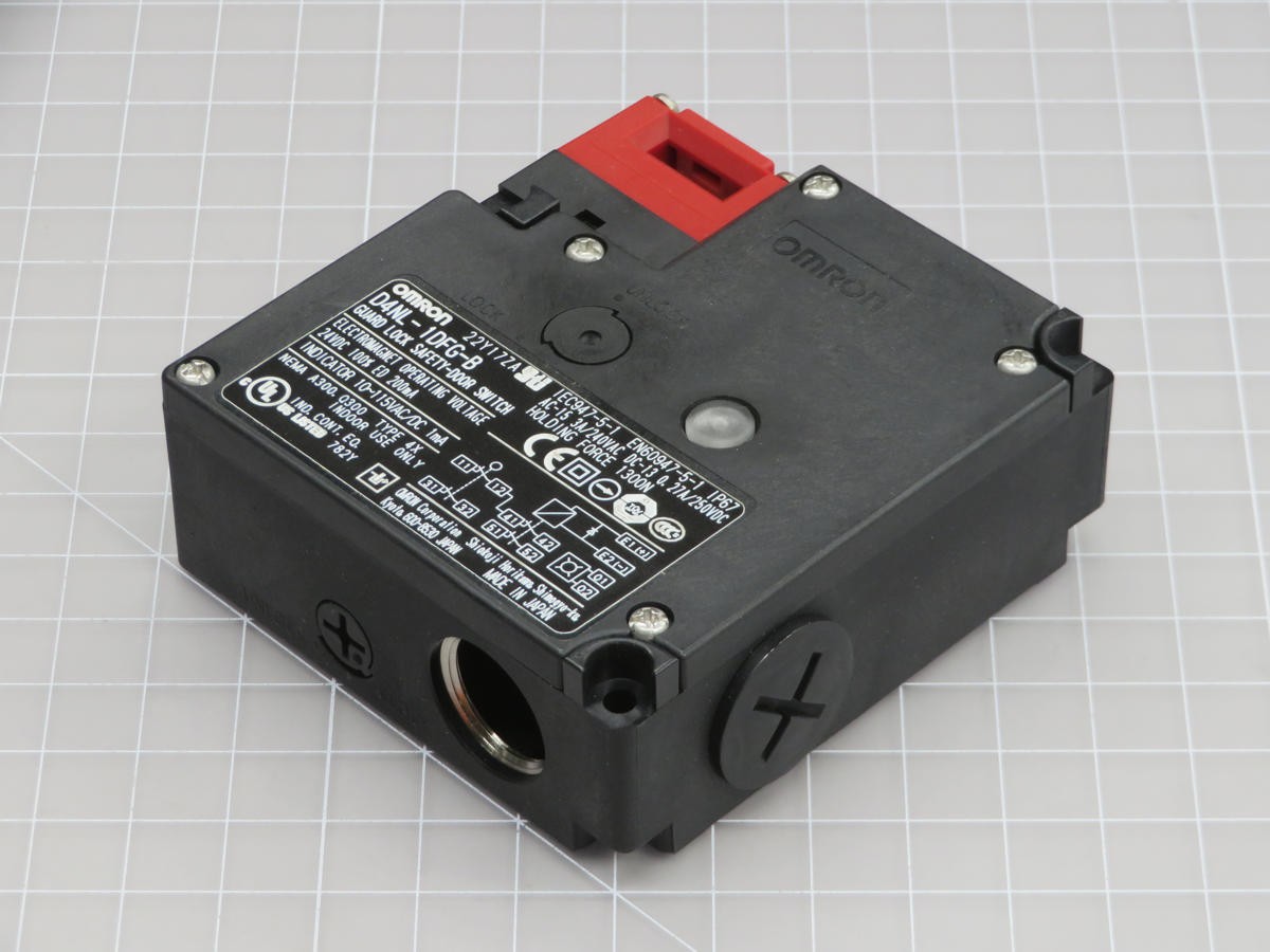 OMRON D4NL-1DFG-B GUARD LOCK SAFETY DOOR SWITCH T204291