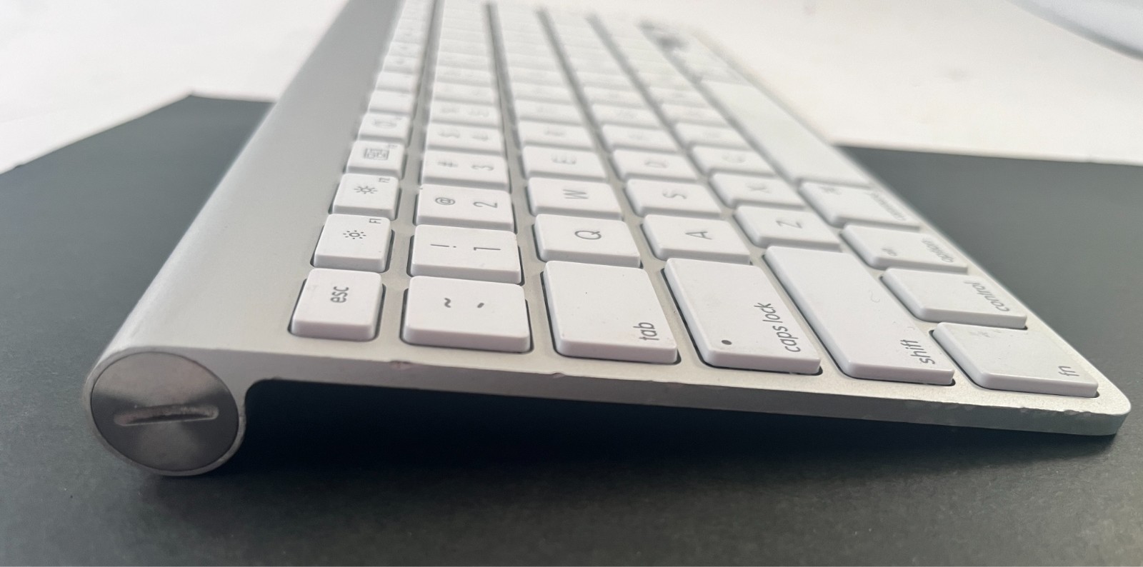 Apple Wireless Bluetooth Keyboard Silver White A1314 Tested Working!