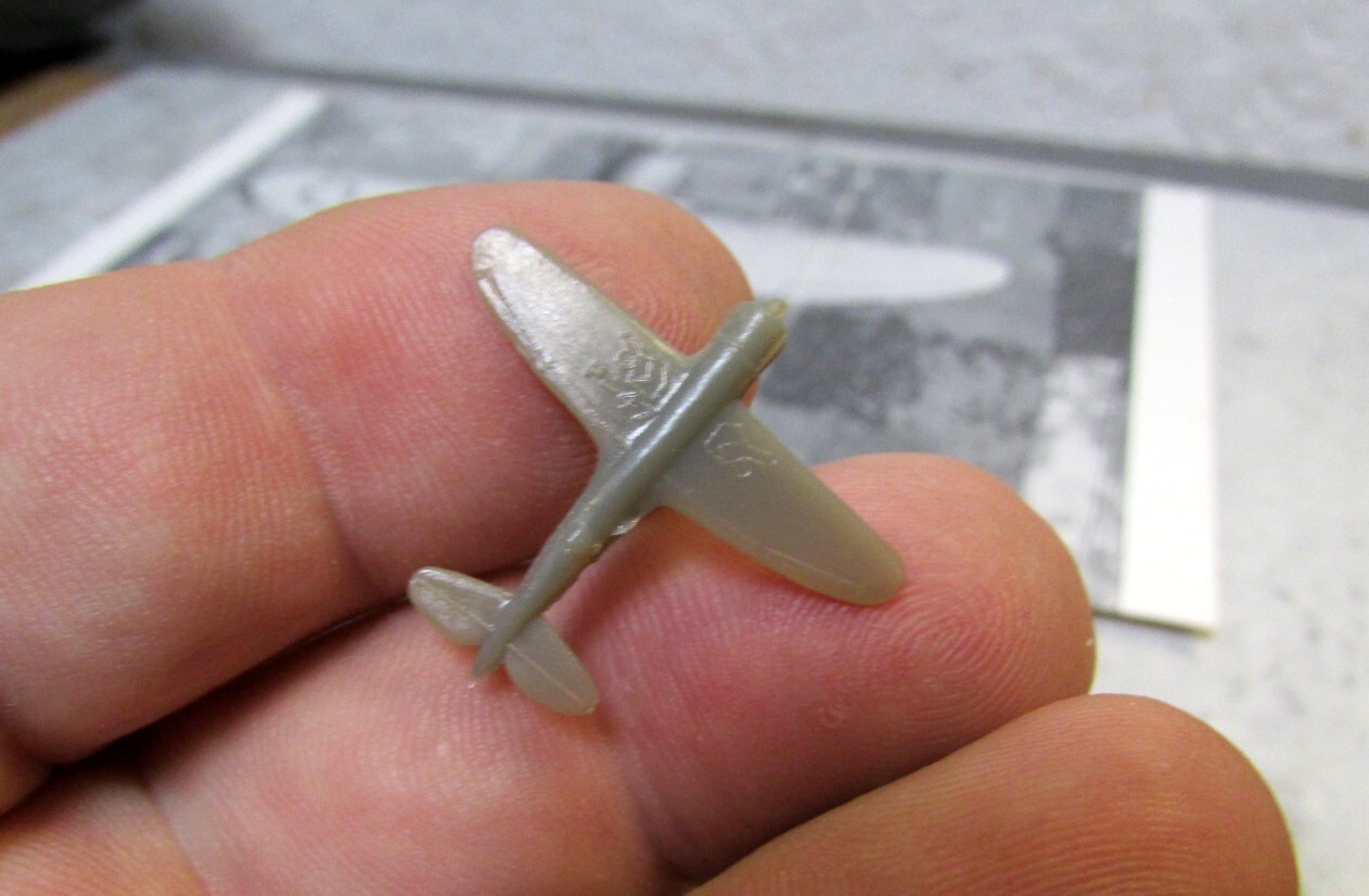 WWII plane recognition plastic plane, ID Card & Photograph, P-47 Thunderbolt
