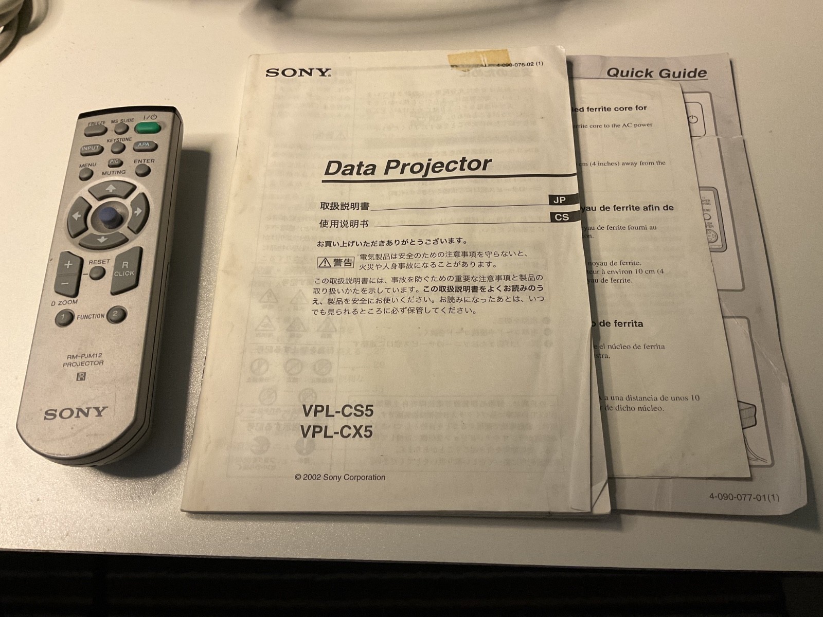 Sony VPL-CS6 DATA PROJECTOR w/Remote Control Power & VGA Cable and carry case