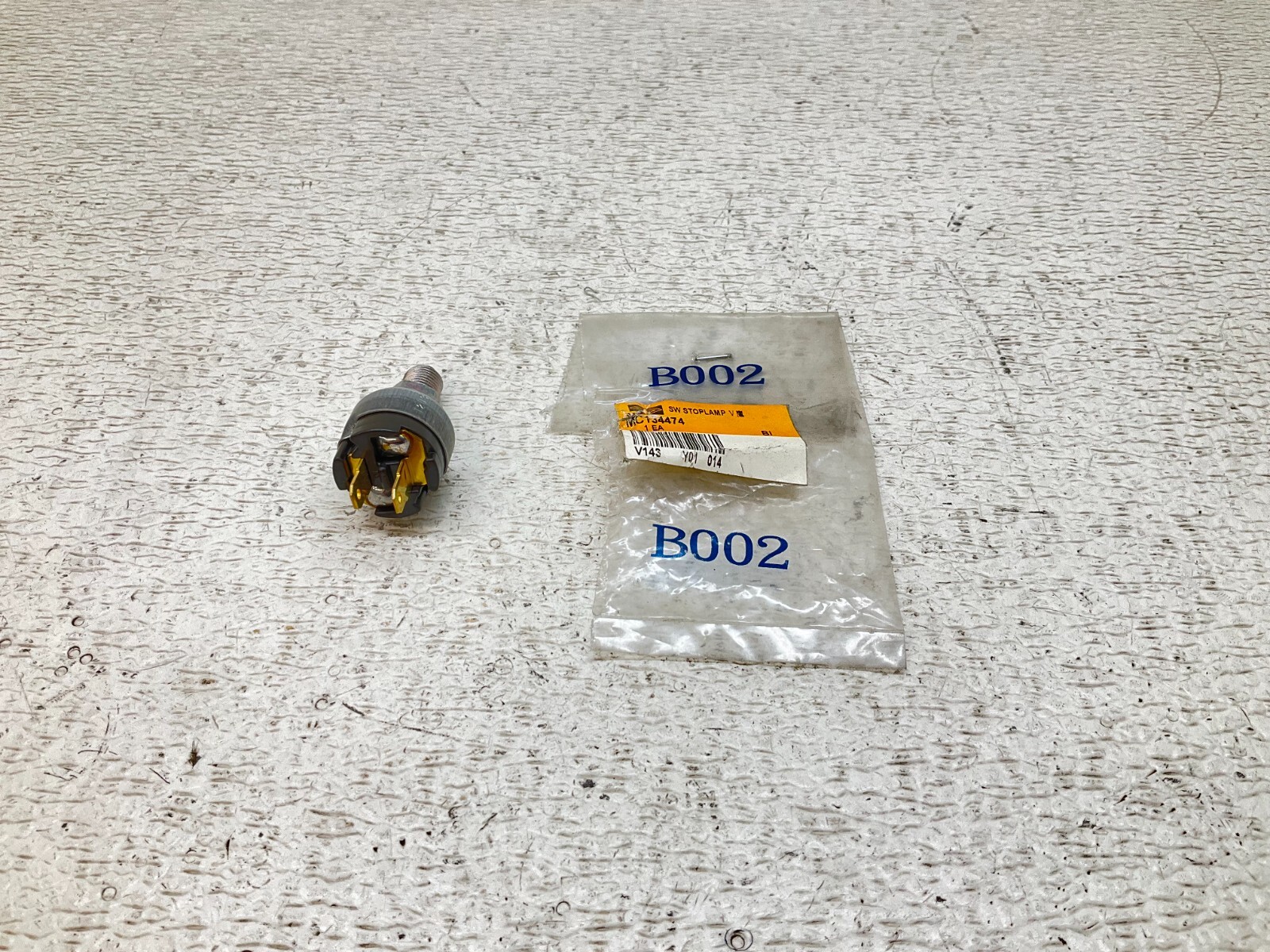 Mopar Mitsubishi MC134474 SW Stop Lamp New (TSC)