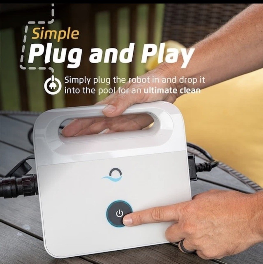 Dolphin Explorer E20 robotic pool Cleaner! New! FAST SHIPPING!