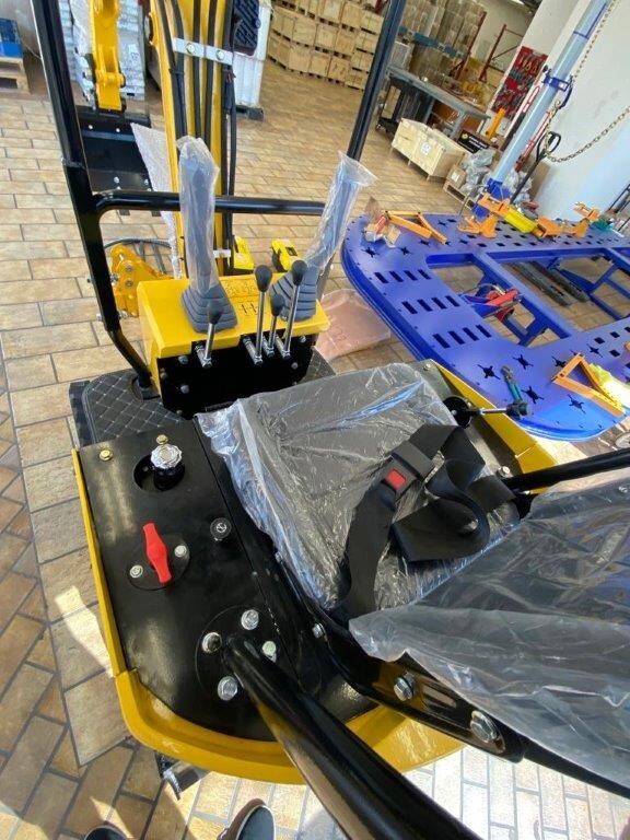 New Mini Excavator, EPA Certified USA Gas Briggs & Stratton Engine