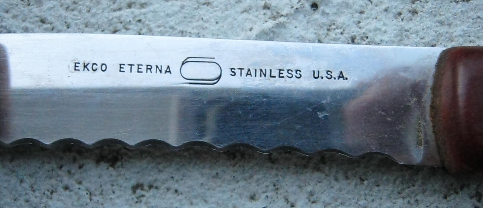 VINTAGE EKCO ETERNA, ONEIDA, & WEST BEND USA BREAD & CARVING KNIVES, LOT OF 3