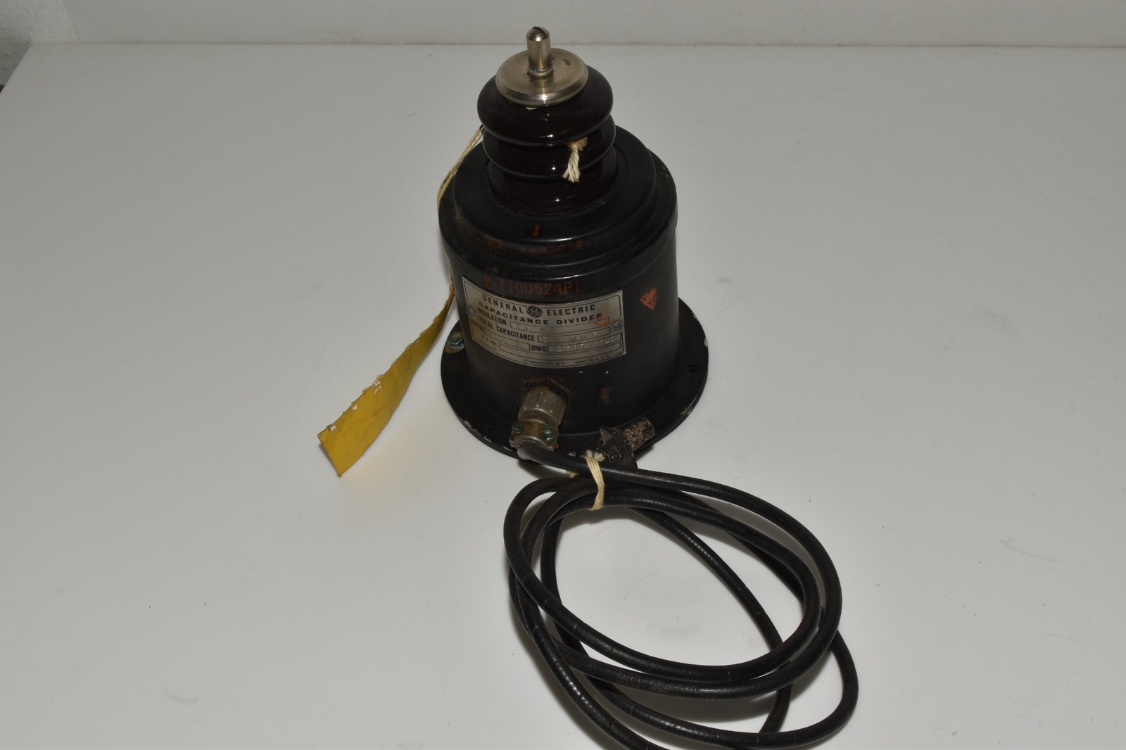 *LL* General Electric Capacitance Divider Insulation 15 KV 30 MMF 110:1 (TTR35)