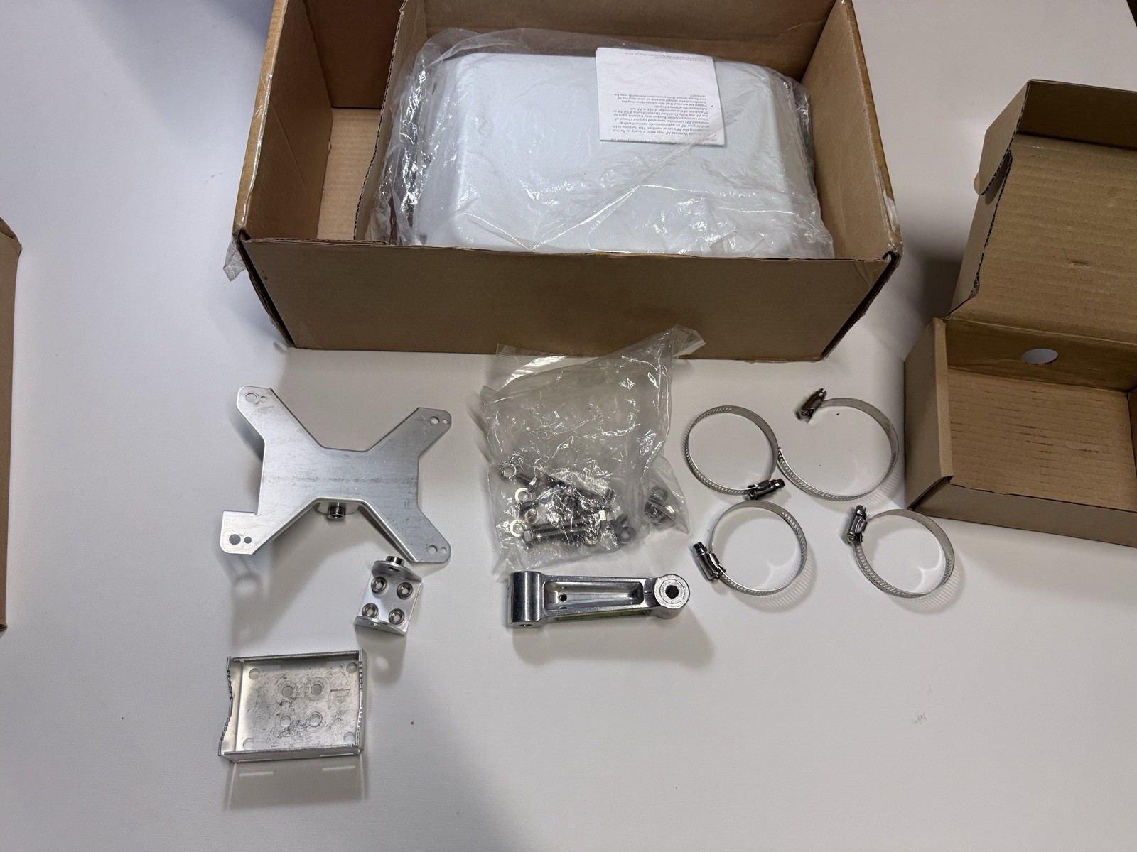 Ruckus ZoneFlex T610 Outdoor Wireless Access Point T610 w/ Mount Kit & Box