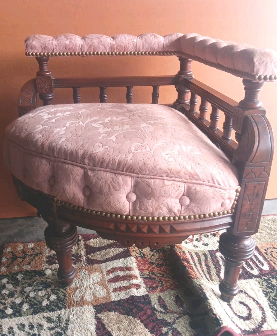 VINTAGE EASTLAKE CARVED WALNUT 4 LEG UPHOLSTERY SPRING SEAT ORNATE CORNER CHAIR